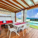 Oasis Beachfront By Holidays *