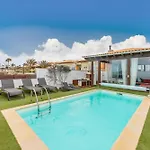 Oasis Beachfront By Holidays