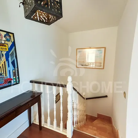 Oasis Beachfront By Holidays Коральео