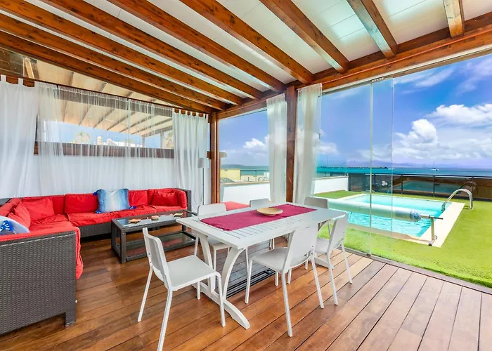 Oasis Beachfront By Holidays *