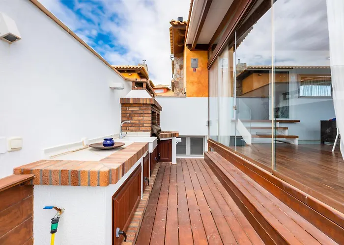 Oasis Beachfront By Holidays Vila