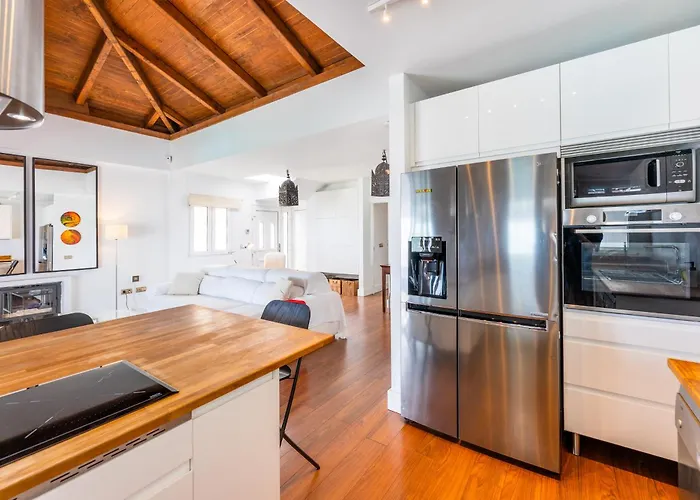 Oasis Beachfront By Holidays *