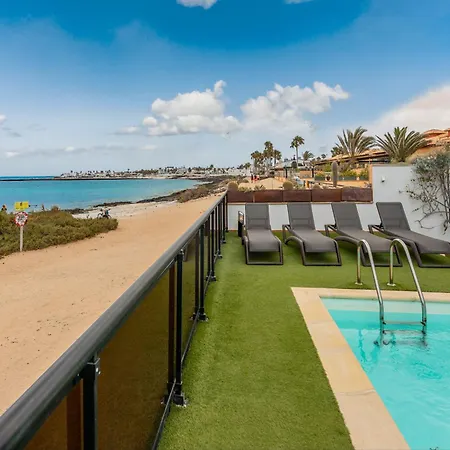 Oasis Beachfront By Holidays Κοραλέχο