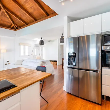 Oasis Beachfront By Holidays *