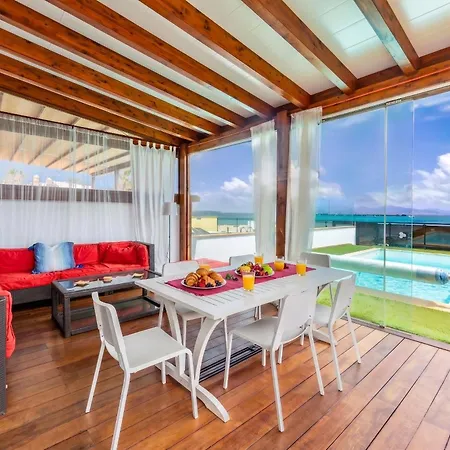 Oasis Beachfront By Holidays 코라레호